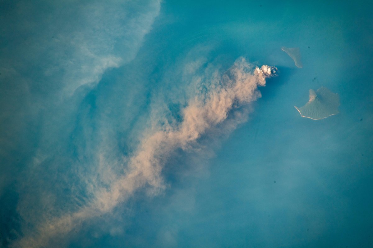 Anak-Krakatau volcano from the ISS - Volcano, The photo, Geography, GIF, Longpost, ISS, Krakatoa volcano