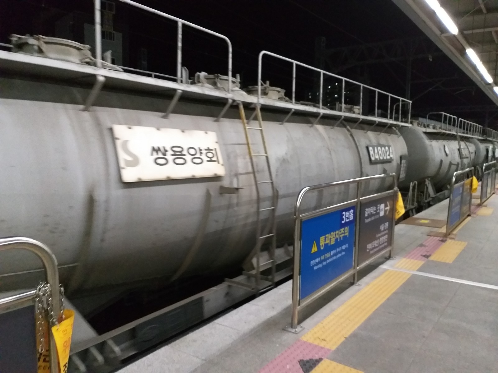 Как устроено метро в Южной Корее очень, Метро, только, станции, можно, везде, Кстати, обычно, тактильная, торговыми, плитка, Вагон, который, маркировка, через, много, станций, когда, линия, пассажиров