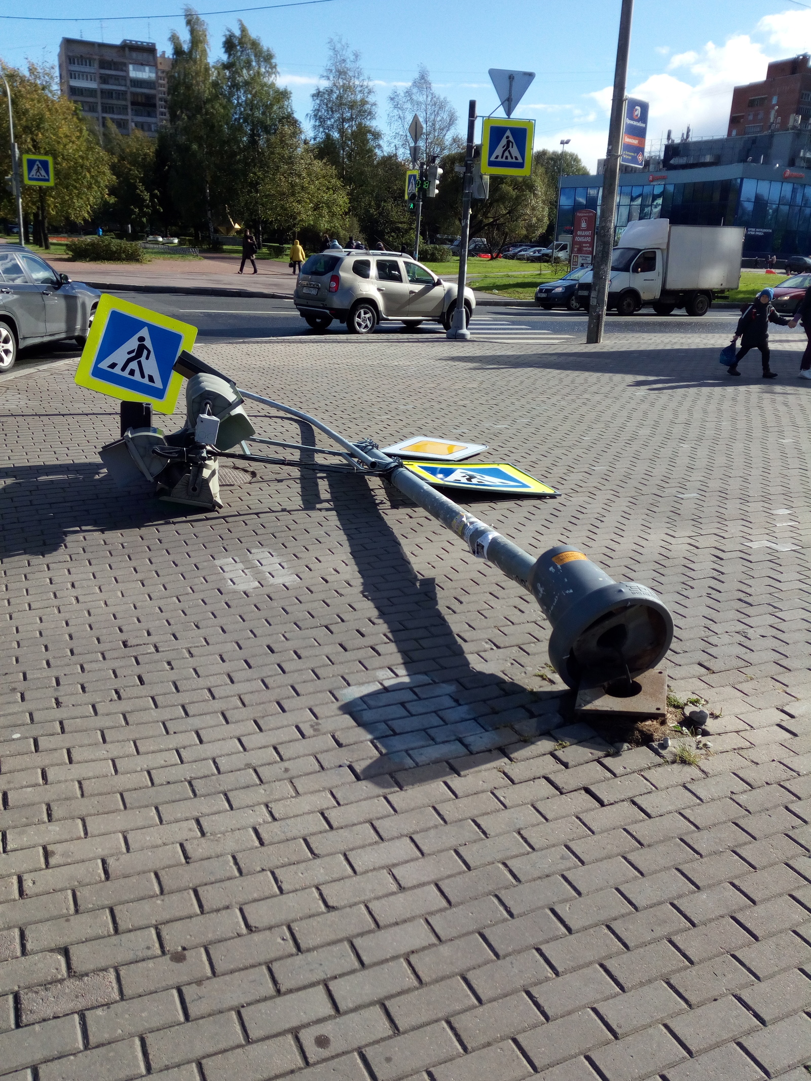 Can I work lying down? - Wind, Traffic lights, Saint Petersburg