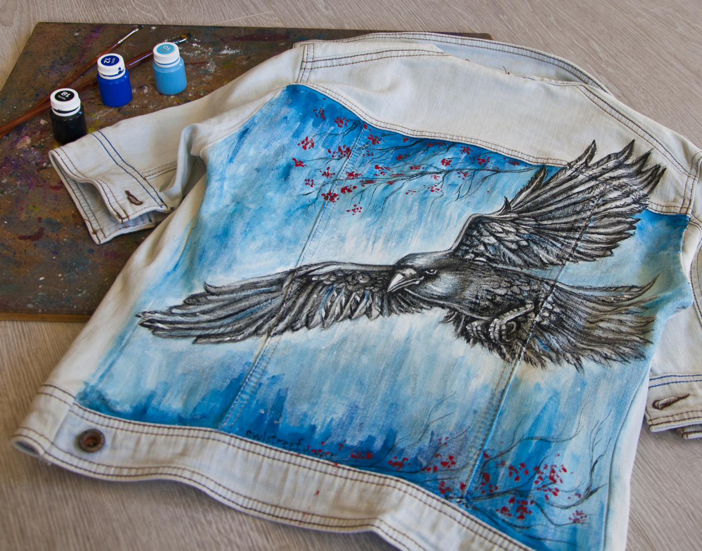 Painting on a denim jacket. - My, Crow, Painting, Painting on fabric, , Jacket, Jeans, Fashion, Style, Longpost