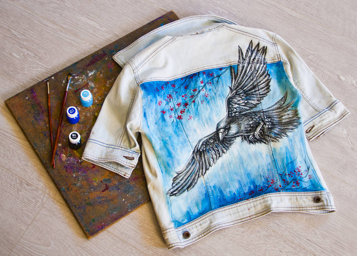 Painting on a denim jacket. - My, Crow, Painting, Painting on fabric, , Jacket, Jeans, Fashion, Style, Longpost