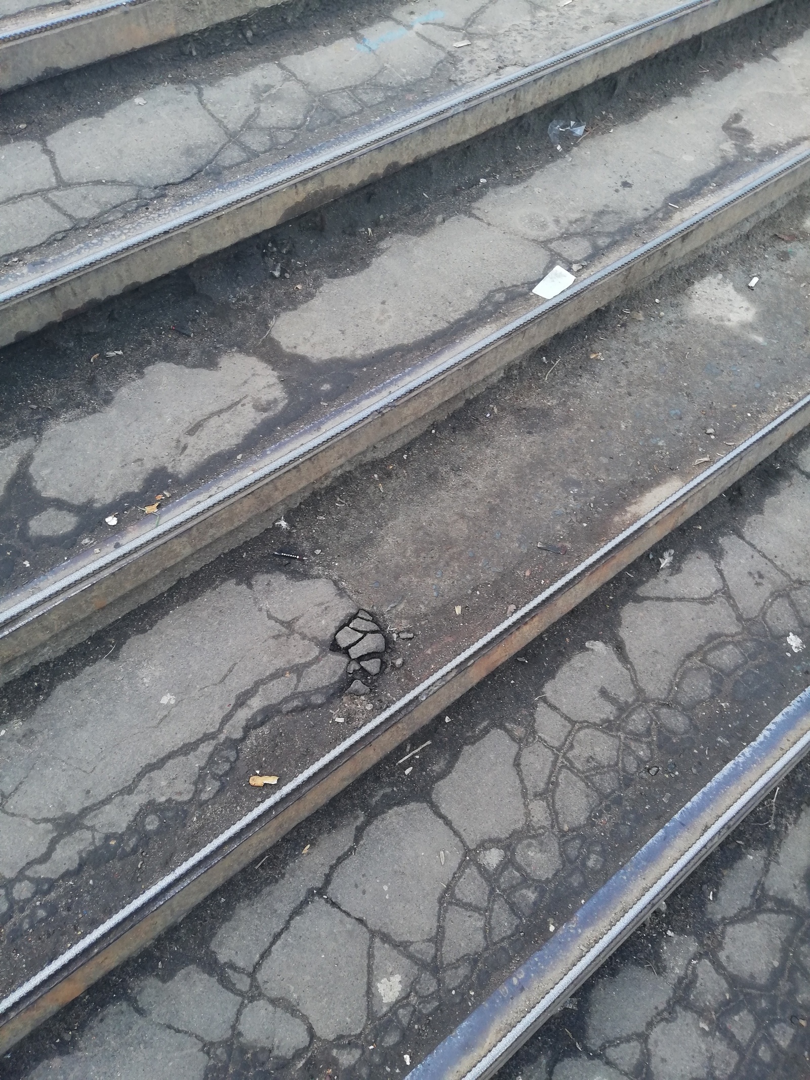 Terrible quality of the railway platform in Shcherbinka New Moscow - My, My, Russian Railways, Platform, Train, Fools and roads, A complaint, Shcherbinka, Longpost