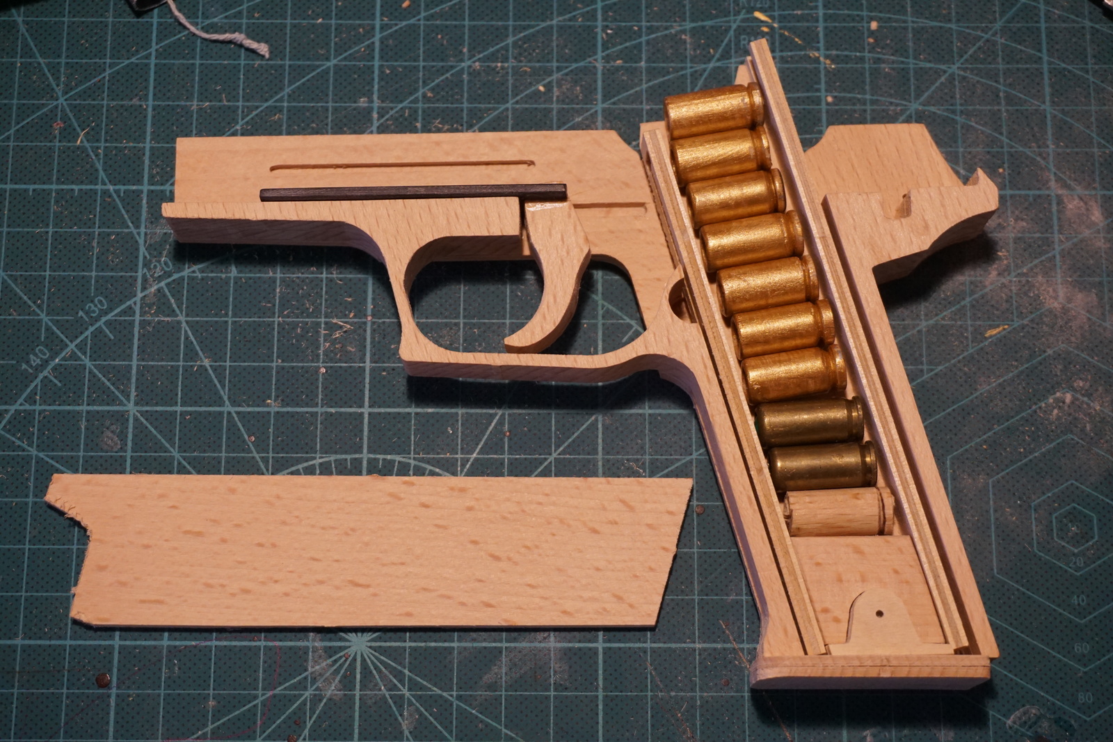 Пистолет SigSauer P226 из дерева можно, больше, резинками, почти, сделано, начало, коробить, Возможна, конструкцию, инструкции, оказлся, фатален, полная, разборка, Источник, производство, своего, работает, Видео, прототипа