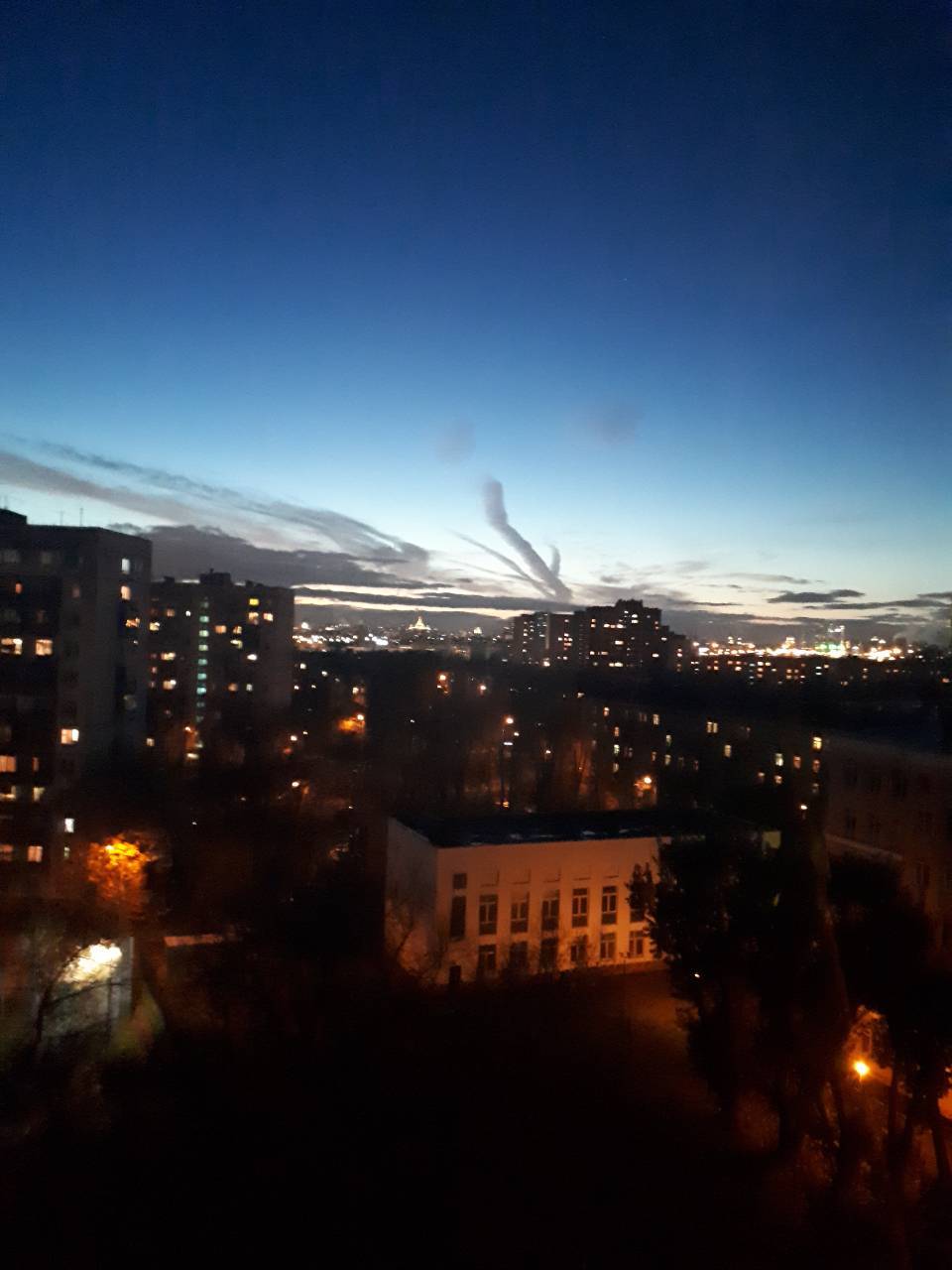 What's this? Rockets? - My, Rocket, What's this?, Longpost, Moscow, Airplane, Condensation trail