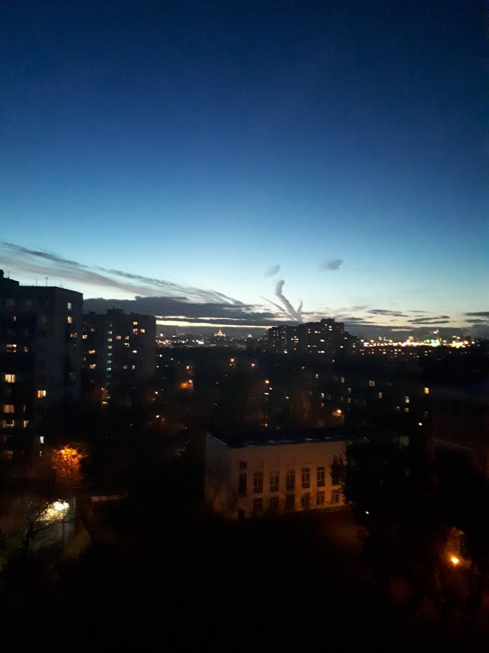 What's this? Rockets? - My, Rocket, What's this?, Longpost, Moscow, Airplane, Condensation trail