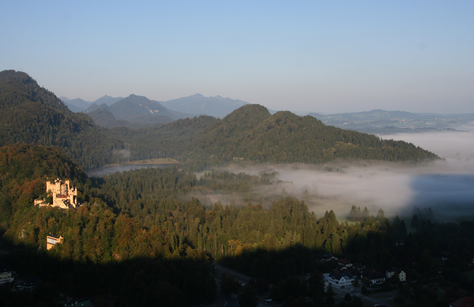 Neuschwanstein castle surroundings - My, Neuschwanstein, Fog, Morning, Valley, , Fussen, Longpost