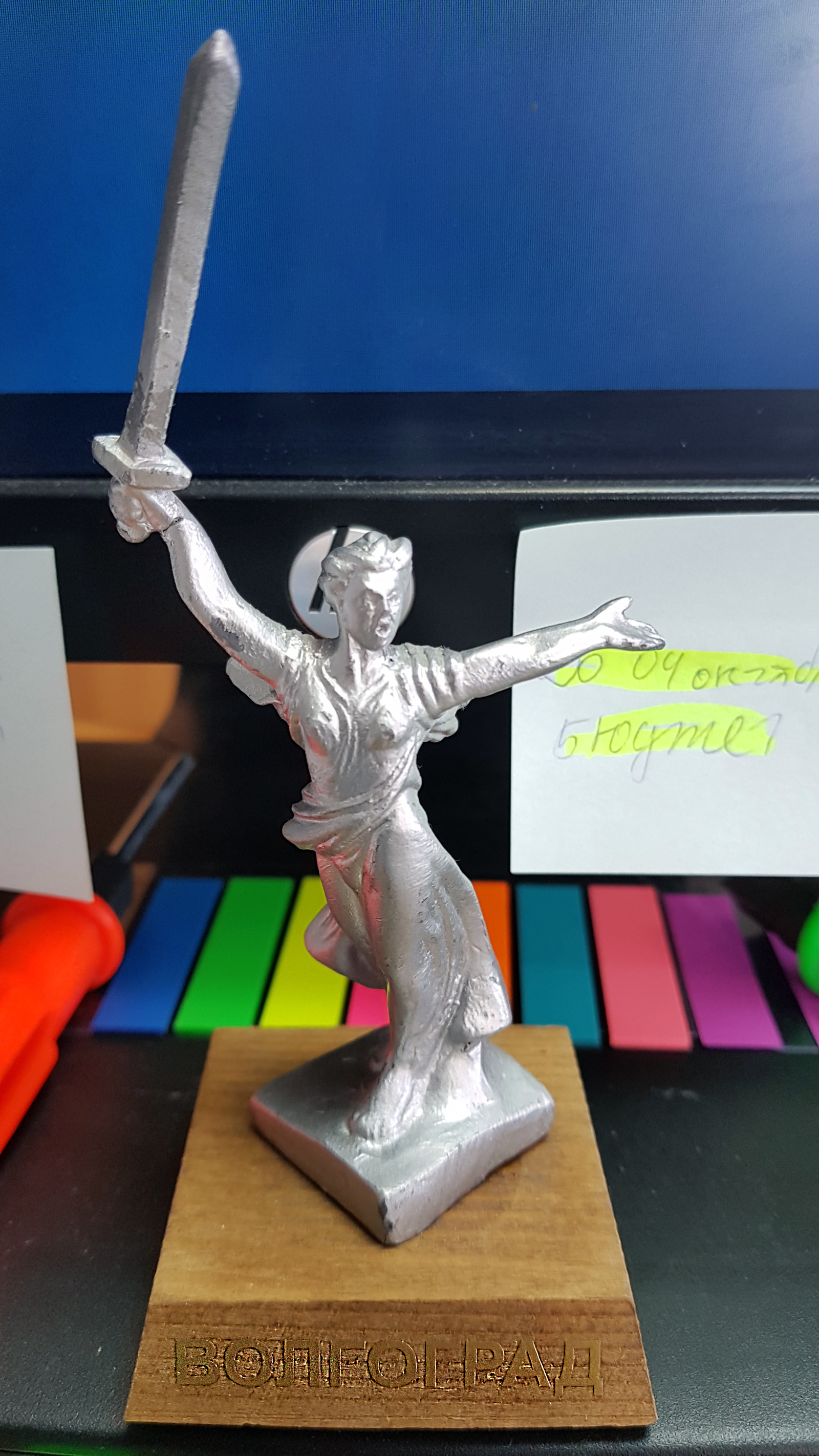 And what figurines do you have at your desk? - Statuette, Work