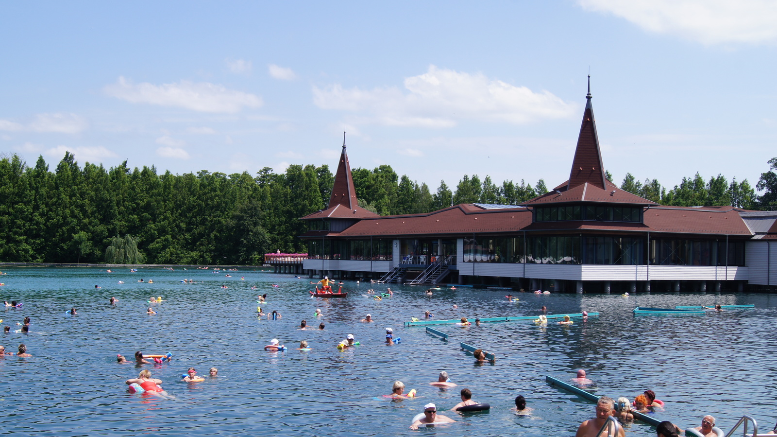 Heviz in July. Hungary - My, Hungary, Bathing, HГ©vГ­z, Longpost, Bathing