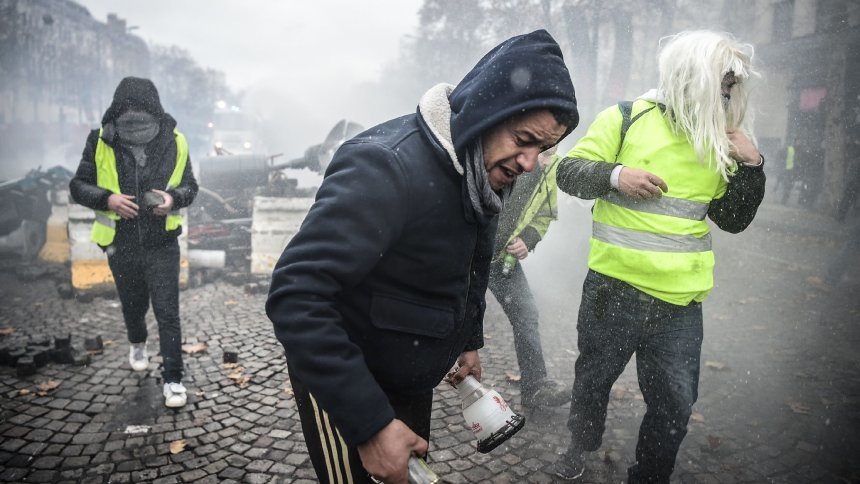 A couple of photos from the Paris Maidan - Paris, Protest, Longpost