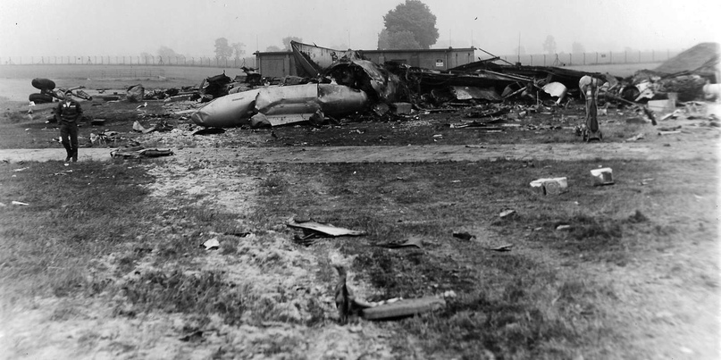 Plane crash in reverse - Bomb, Plane crash, Aviation, Bomber, USA, Great Britain, Text