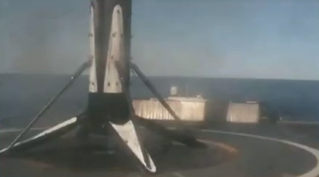 SpaceX set 2 records at once: the first stage of the Falcon 9 was launched into space for the third time, while launching 64 satellites into orbit - Falcon 9, Spacex, Space, Elon Musk, Video, Longpost