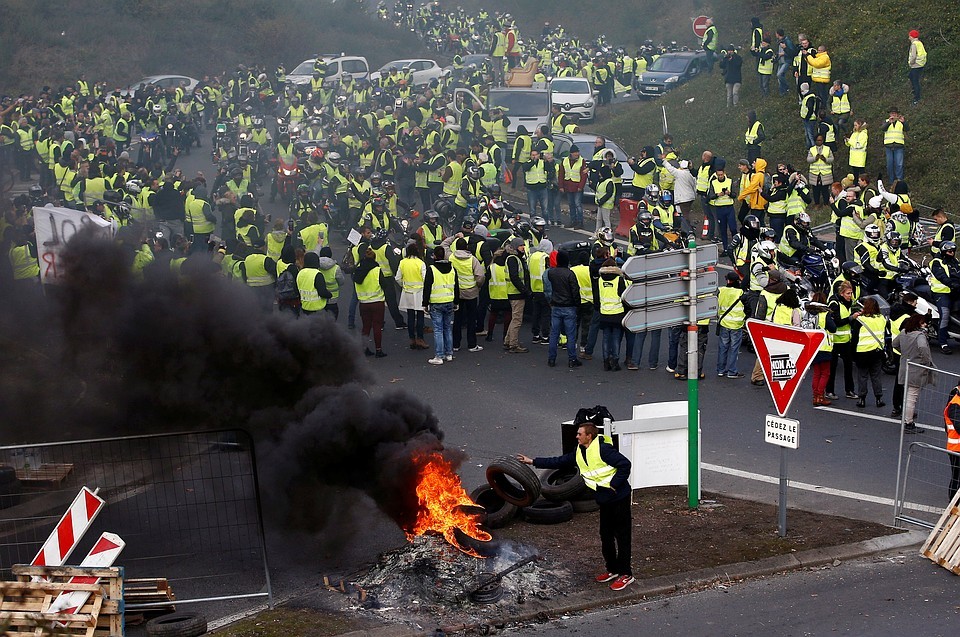 It happens. - France, USA, Politics, Economy, Coincidence, Protest, Longpost