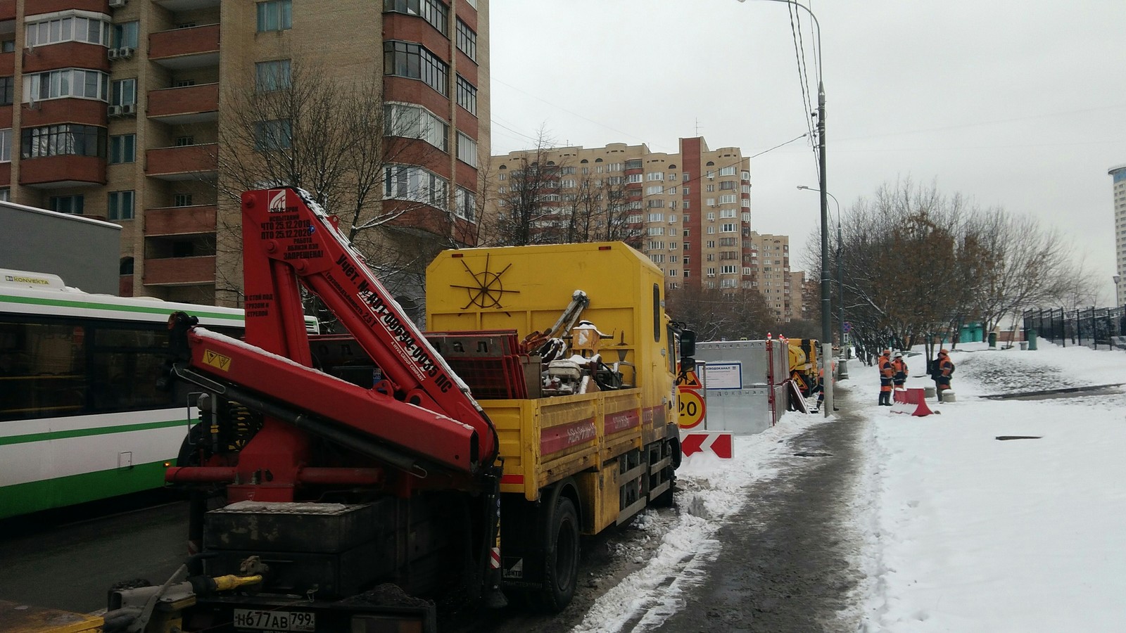 Мне кажется, мосводоканал что-то скрывает... - Моё, Хаос, Водоканал, Мобильная фотография, Whhumor, Wh Other, Wh Humor