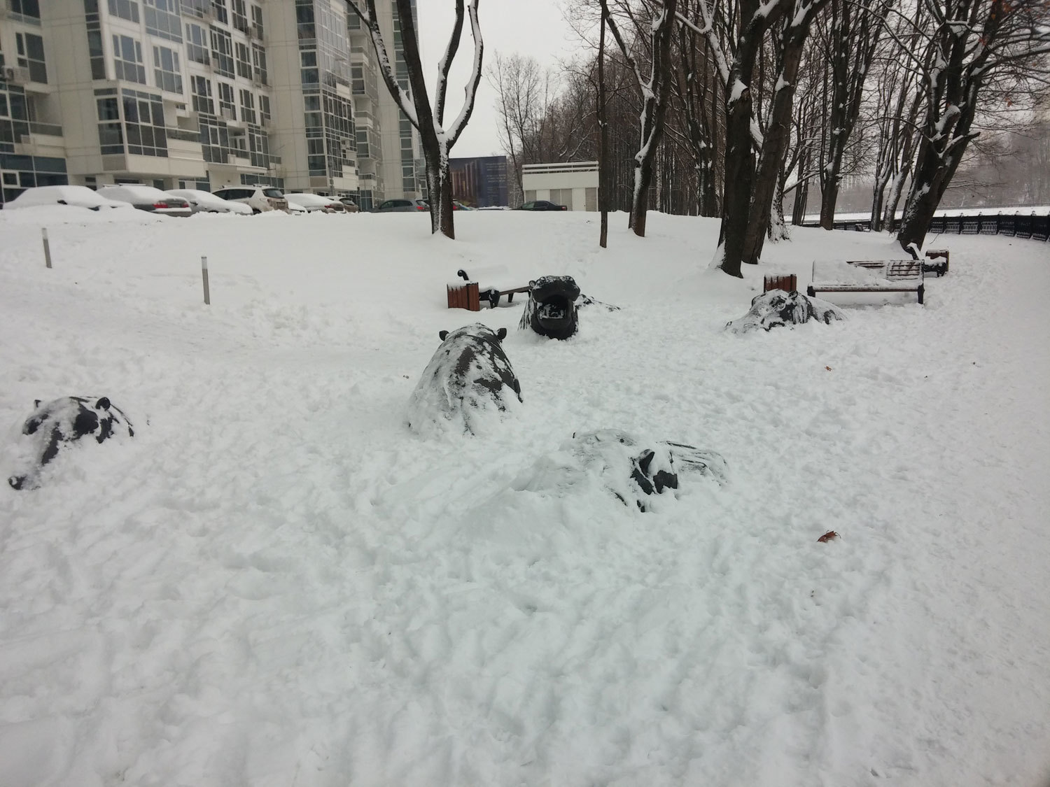 Бегемоты в снегу - Моё, Бегемот, Скульптура, Химки, Длиннопост