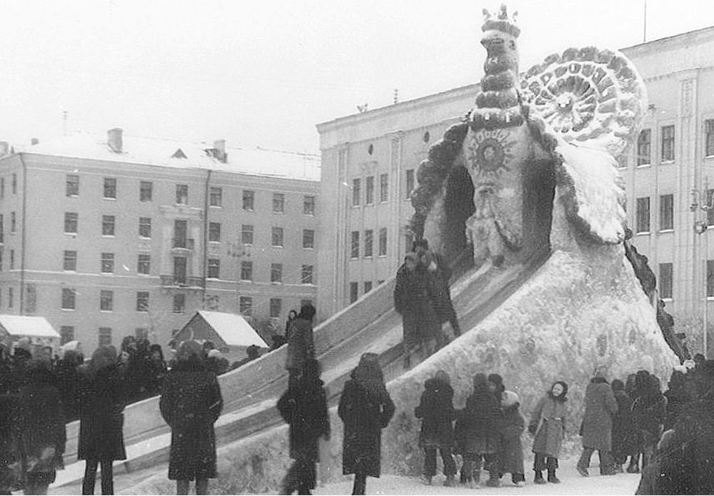 Новый Год в СССР (подборка фотографий) - СССР, Новый Год, Поздравление, Улица, Площадь, Дед Мороз, Люди, Подборка, Длиннопост