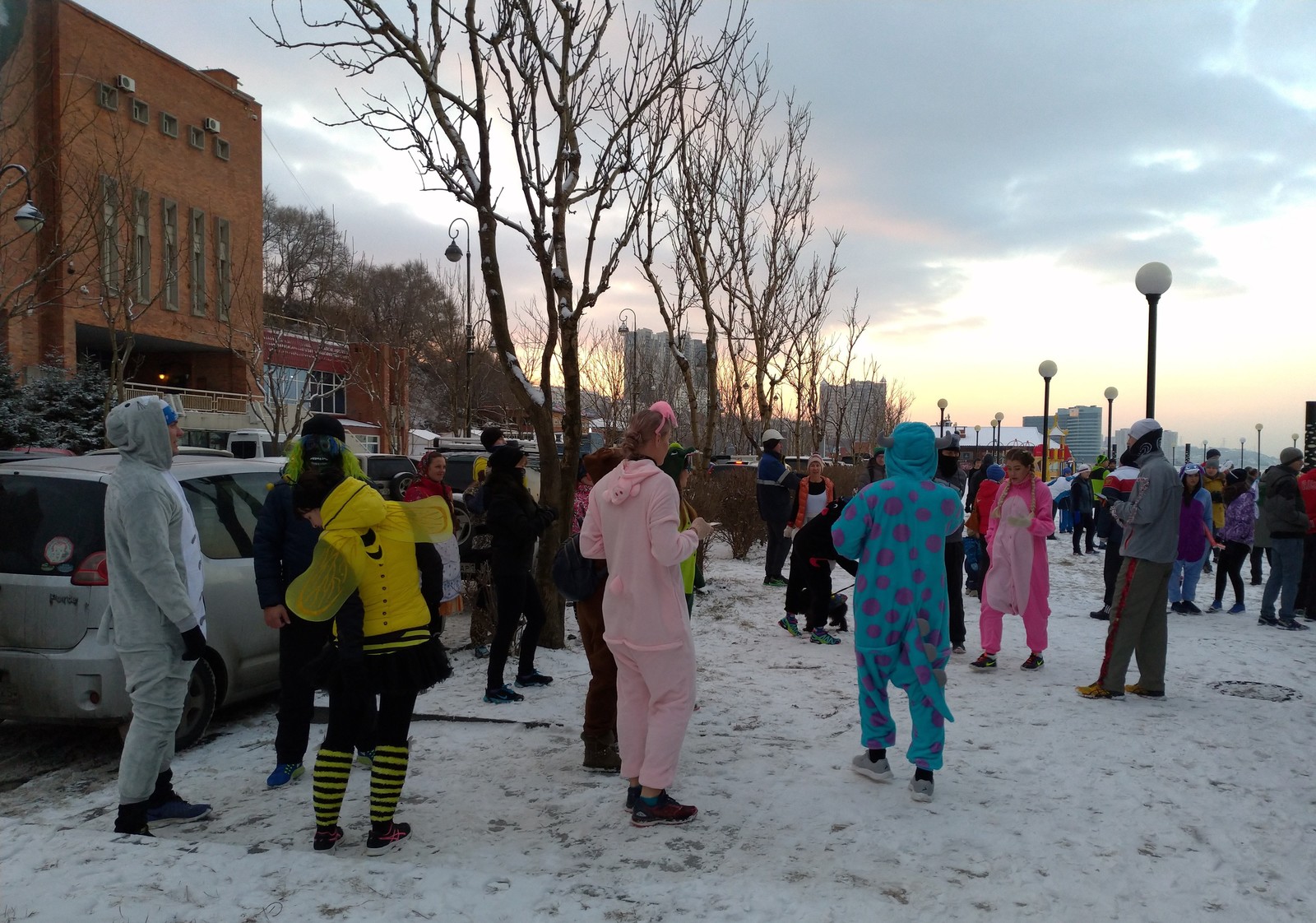 Jogging in costumes before the New Year. - My, Run, Costume, New Year, GIF, Video, Longpost