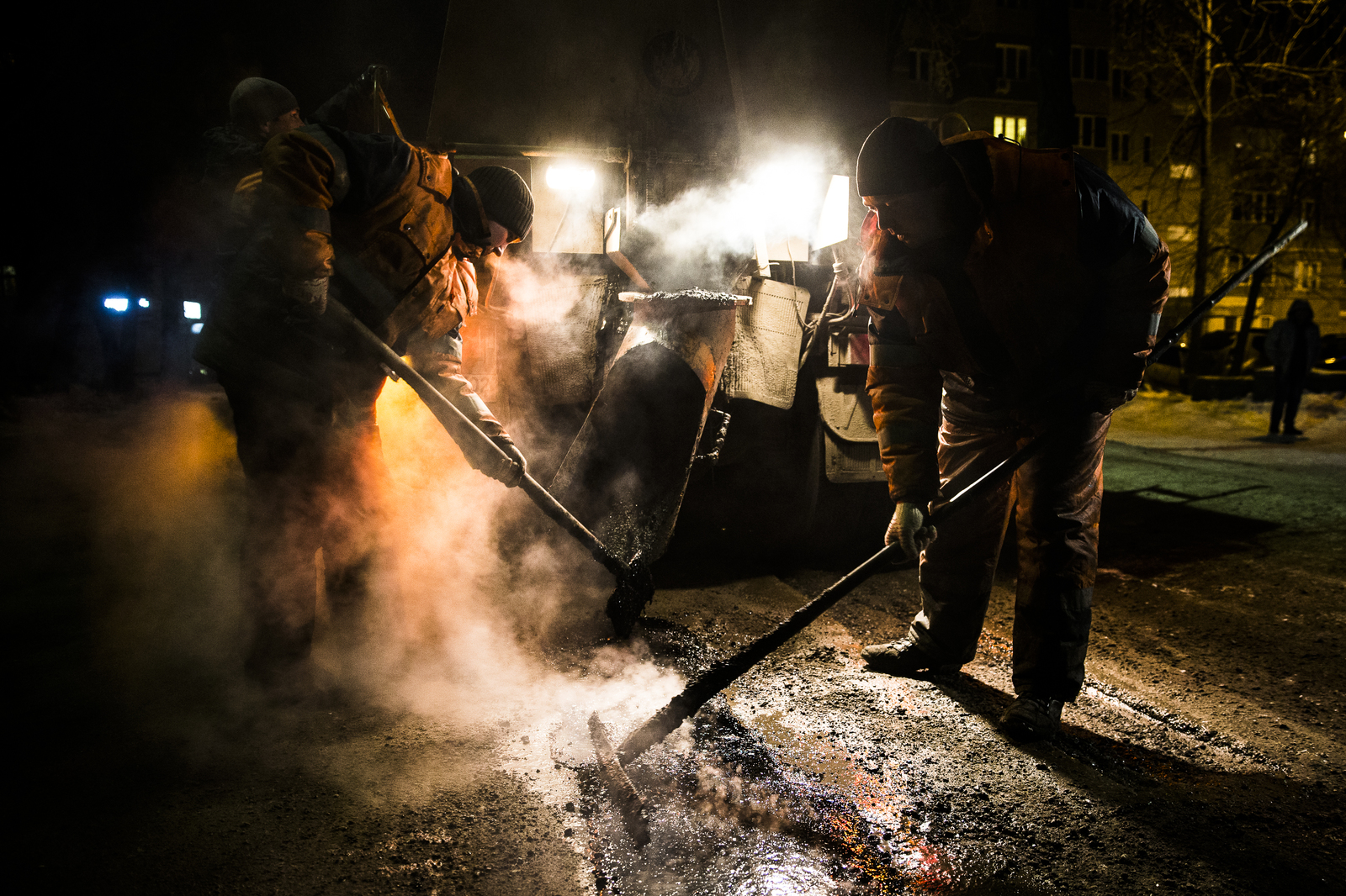 Asphalt repair in sub-zero temperatures looks like hell - My, The photo, Road repair, Night, Longpost