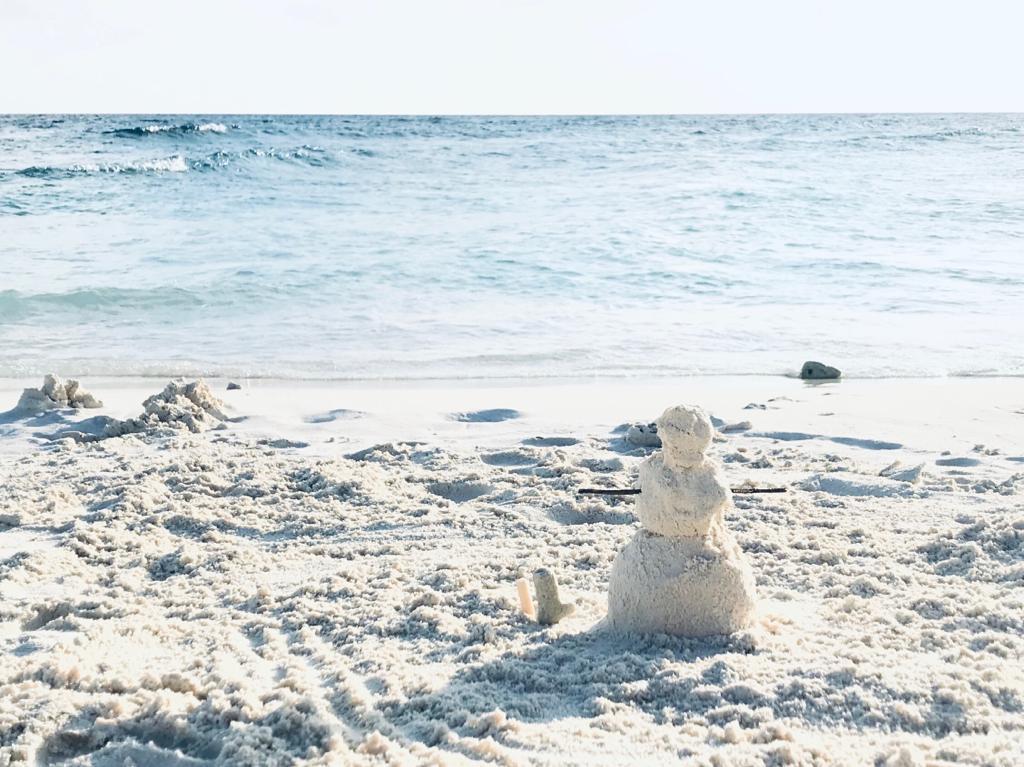 When white snow replaces white sand! Happy New Year! - My, , Holiday greetings, New Year, Maldives, Sand