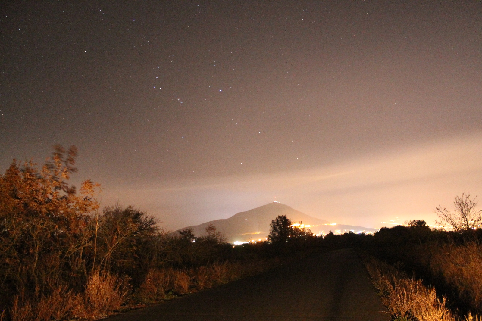 Night Pyatigorsk from Mount Beshtau. Do you love starry skies? - My, Pyatigorsk, Starry sky, The photo, Caucasian Mineral Waters, Longpost