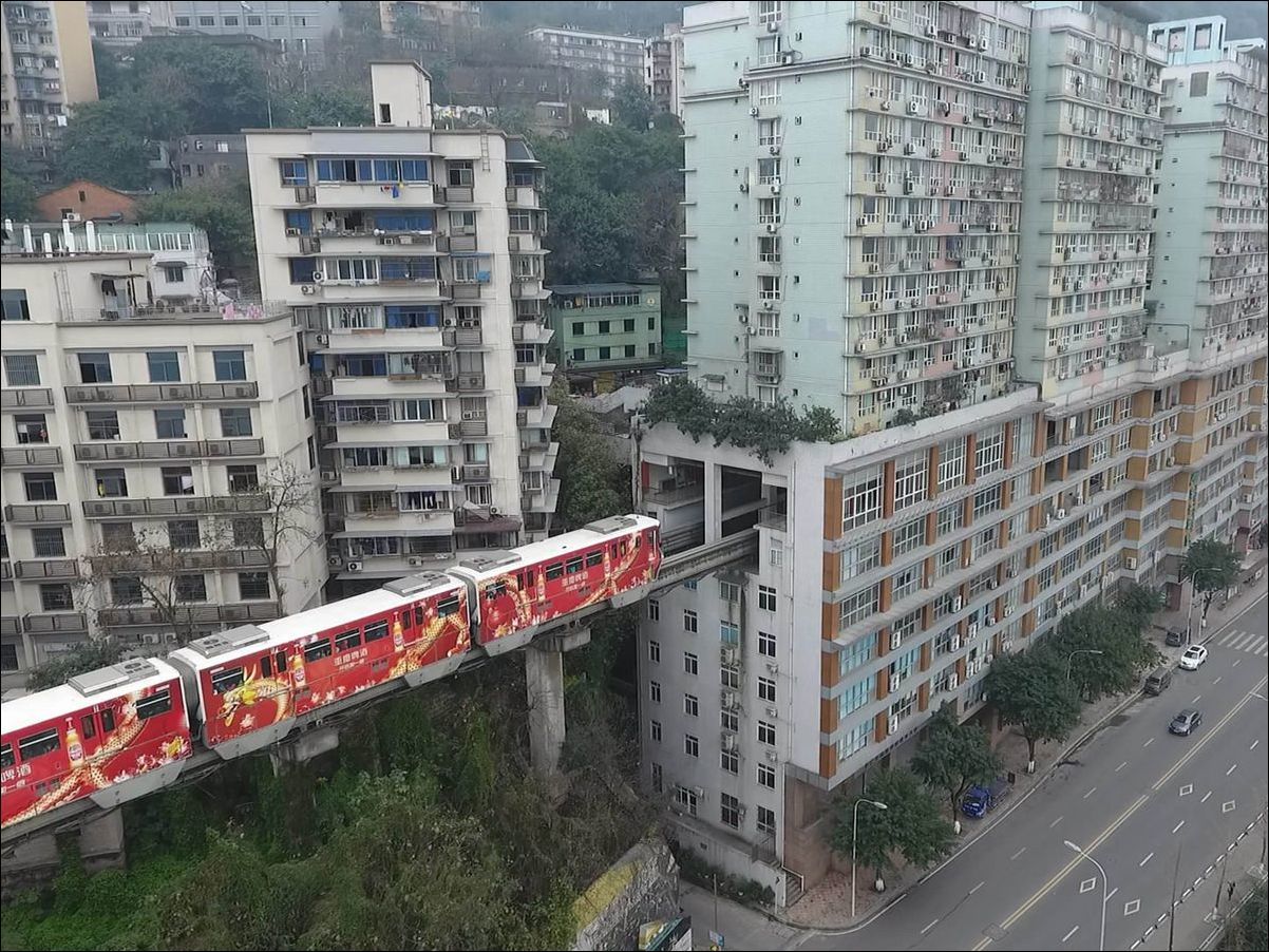 Not a very sleeping area - House, A train