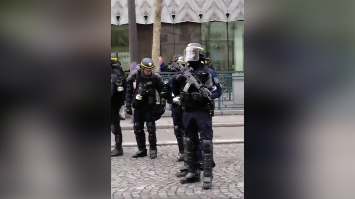 Yellow vests 9th week of protest in France. The police were armed with assault rifles. Vests beat journalists, police - vest - news, France, Yellow vests, Protest, Police, Video, Longpost, Revolution