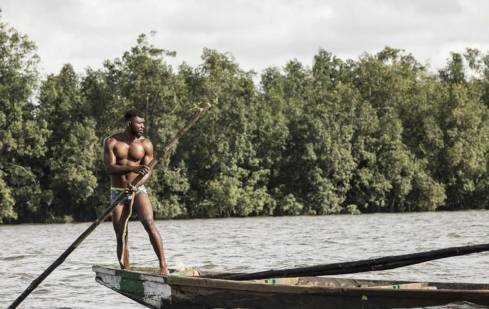 Muscular Cameroonians risk their lives every day to get sand from the bottom of the river - Work, Fitness, The photo, Longpost, Work