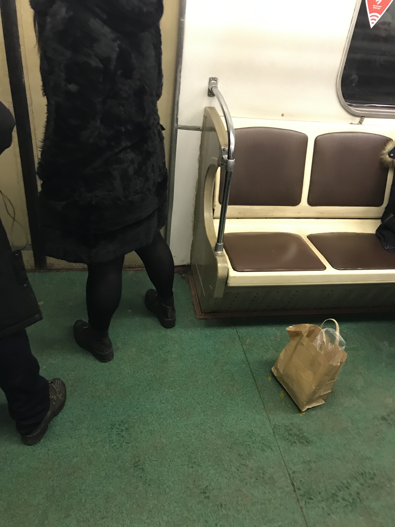 Подозрительная сумка в метро