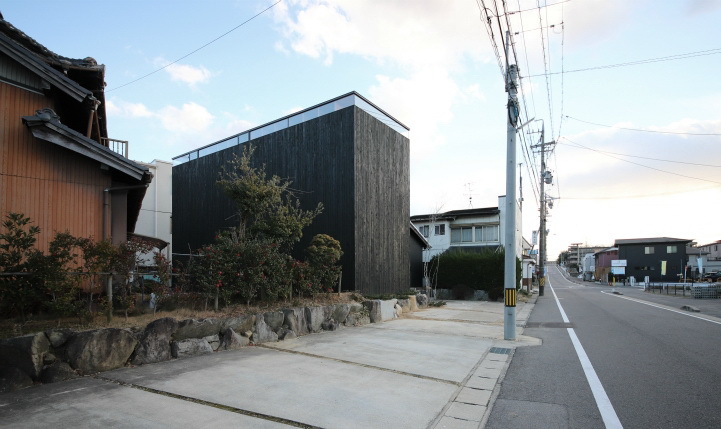 The black windowless box is a Japanese residential building - Japan, House, Architecture, Design, Longpost