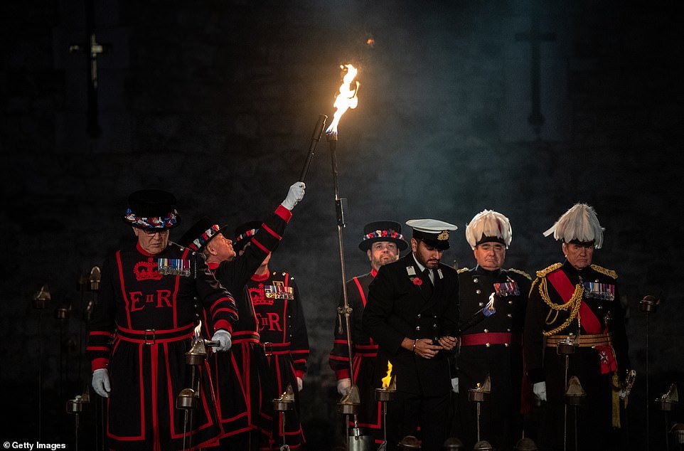 Beefeaters. Lovers of beef from the Tower of London. - England, Tower, , Longpost