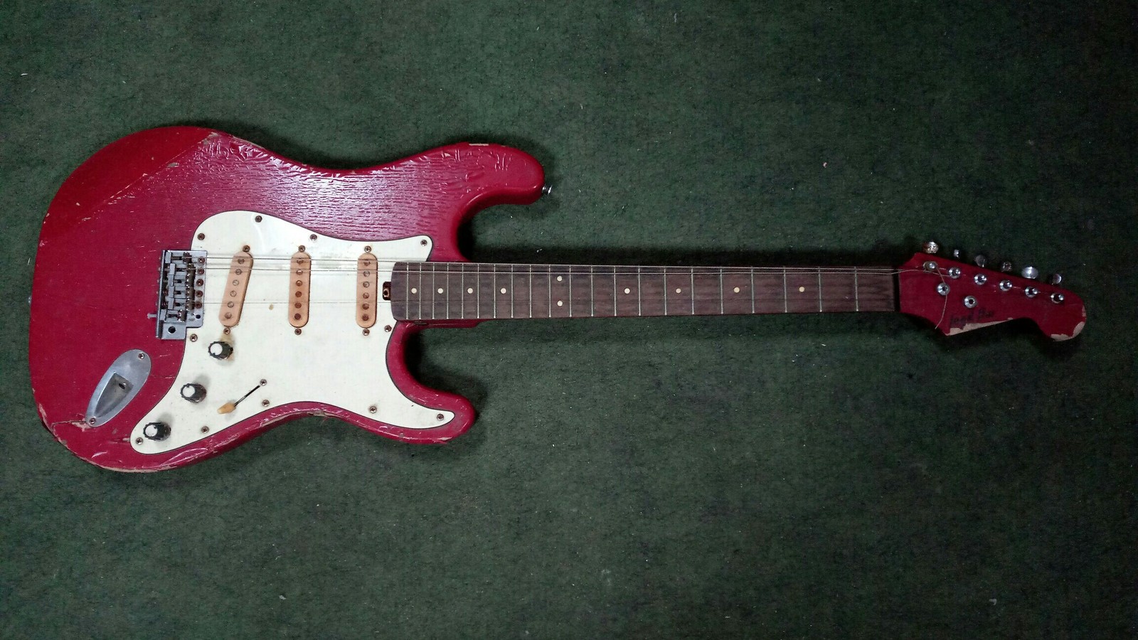 Washed down the red guitar - My, Guitar, No rating, Musima, Stratocaster, Longpost