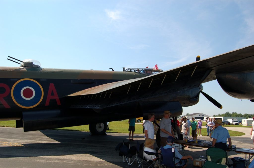 Avro Lancaster.Суровый черный британец. - Вторая мировая война, Англия, Бомбардировщик, Авро Ланкастер, Длиннопост