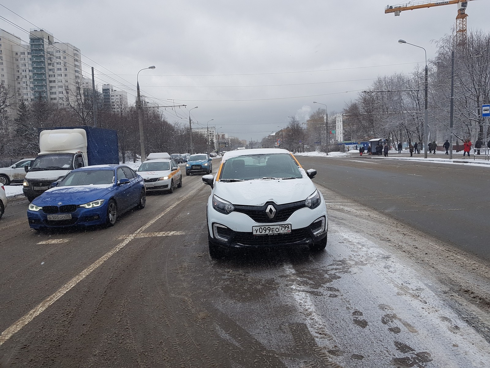 Каршеринг стоит запретить или брошенная машина в левой полосе. | Пикабу