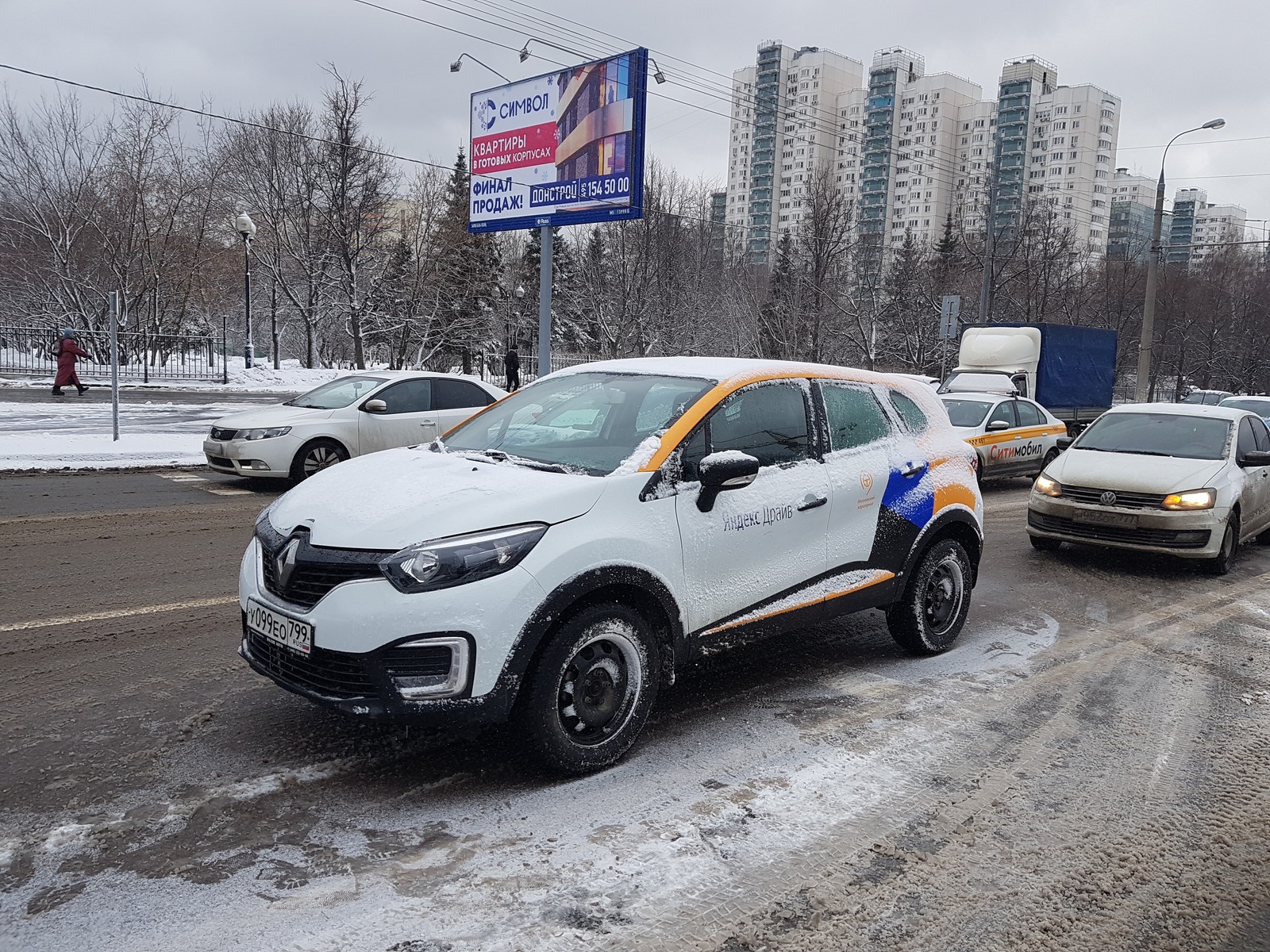 Каршеринг стоит запретить или брошенная машина в левой полосе. | Пикабу