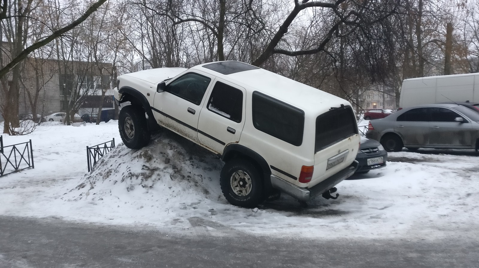 This is how zhYpers park in our yard =) - My, Parking, , Opportunities