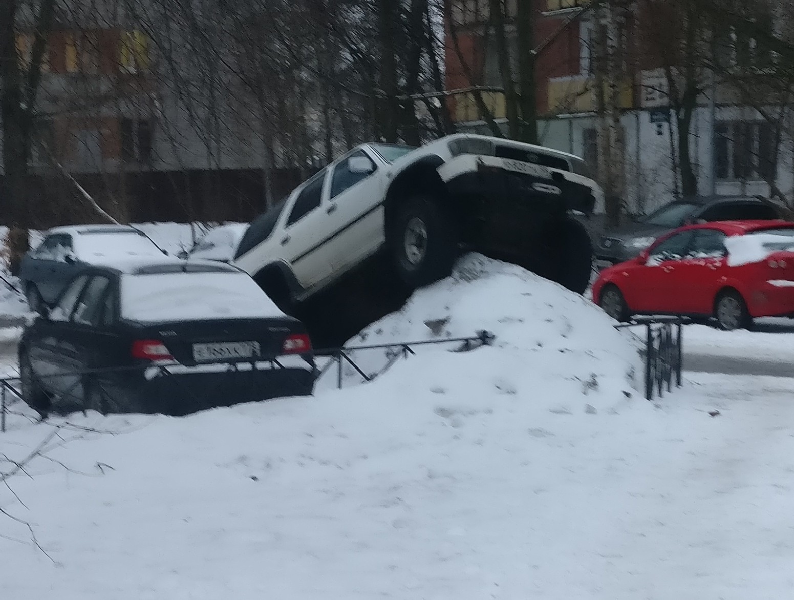 This is how zhYpers park in our yard =) - My, Parking, , Opportunities