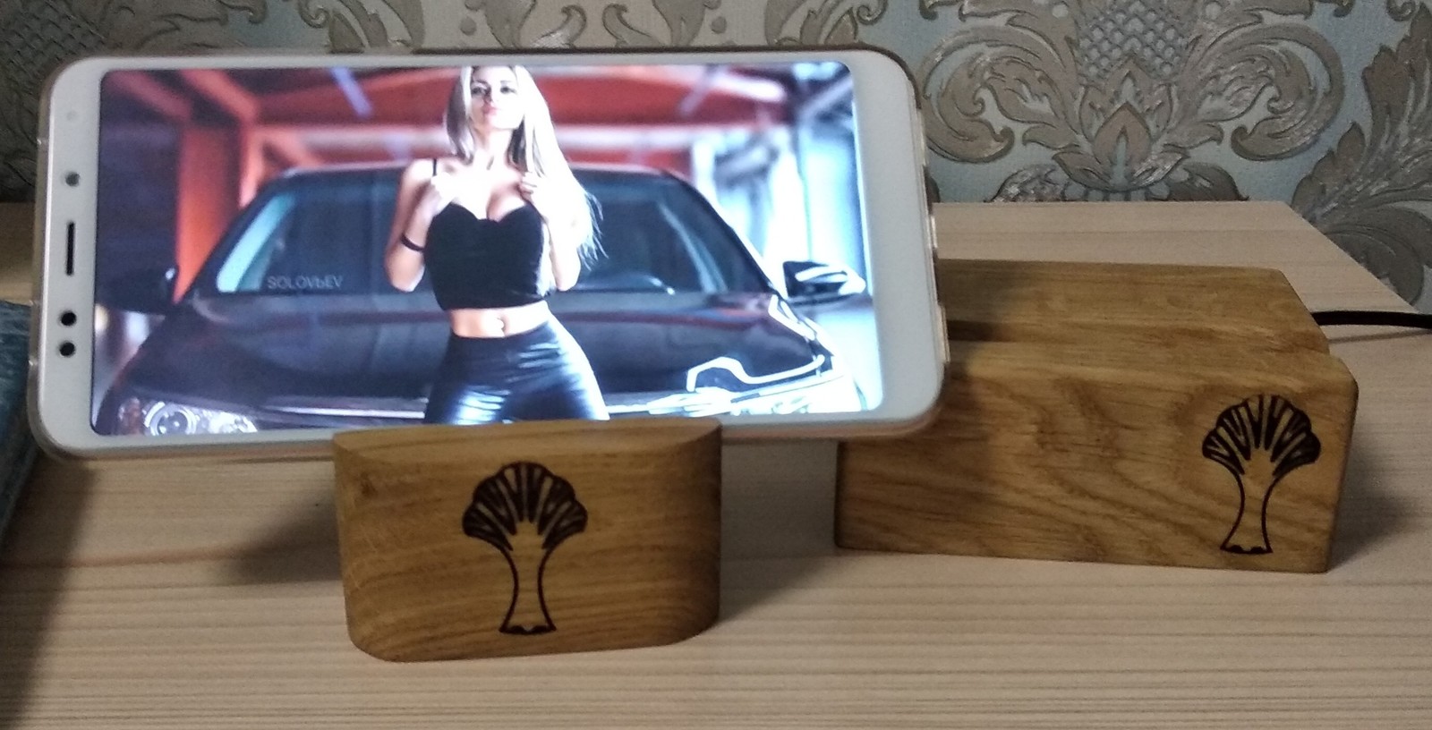 Phone stand with charger - My, Wood products, Woodworking, Phone stand, Oak, Longpost