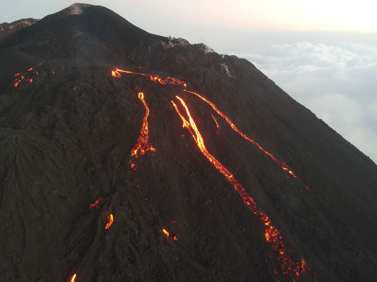 How I Climbed an Active Pacaya Volcano in Guatemala and Nearly Burned a Drone in Lava Fire - My, Volcano, Guatemala, Travels, Climbing, Lava, Drone, Longpost, Pacaya Volcano