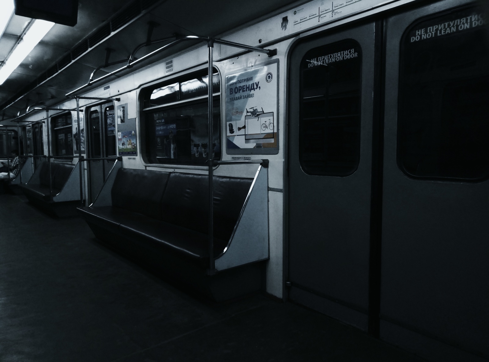 Getting on the subway in the evening you can get pretty good pictures - My, Kiev, Metro, Longpost