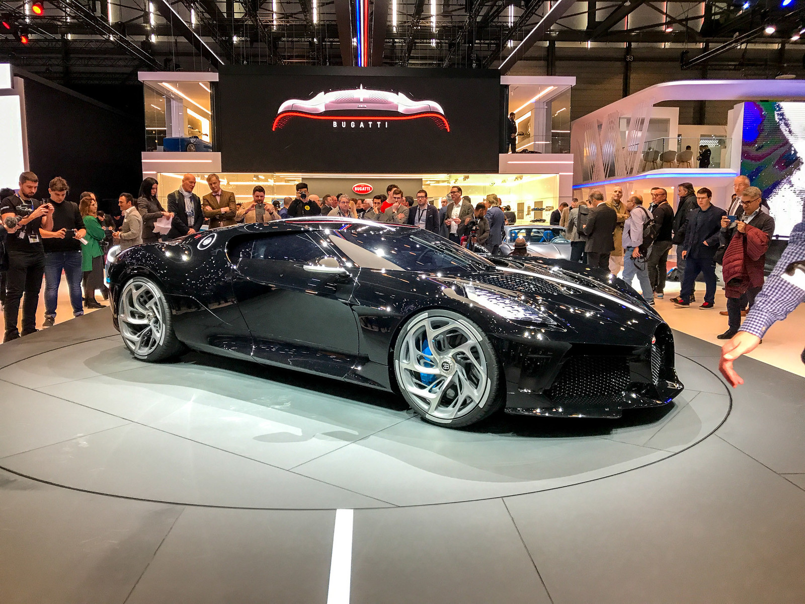 What does a car worth a billion rubles look like? - Bugatti, Auto, Geneva, car showroom, 2019