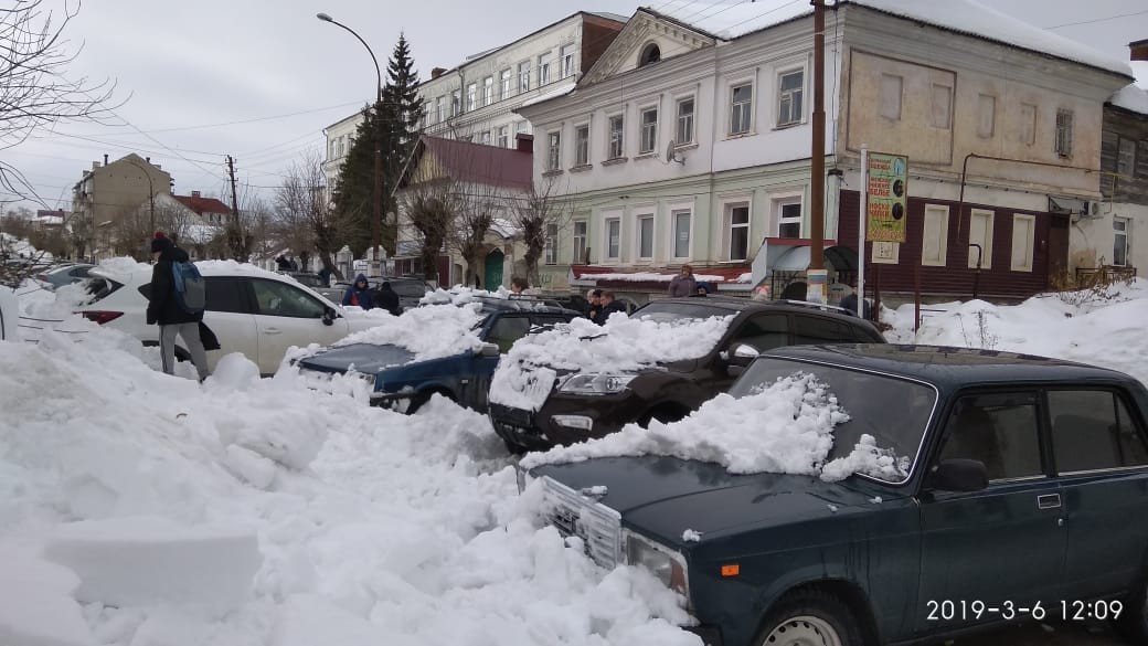 В Вольске продолжает падать снег на машины - Саратовская область, Вольск, Снег, ДТП, Фото на тапок, Длиннопост