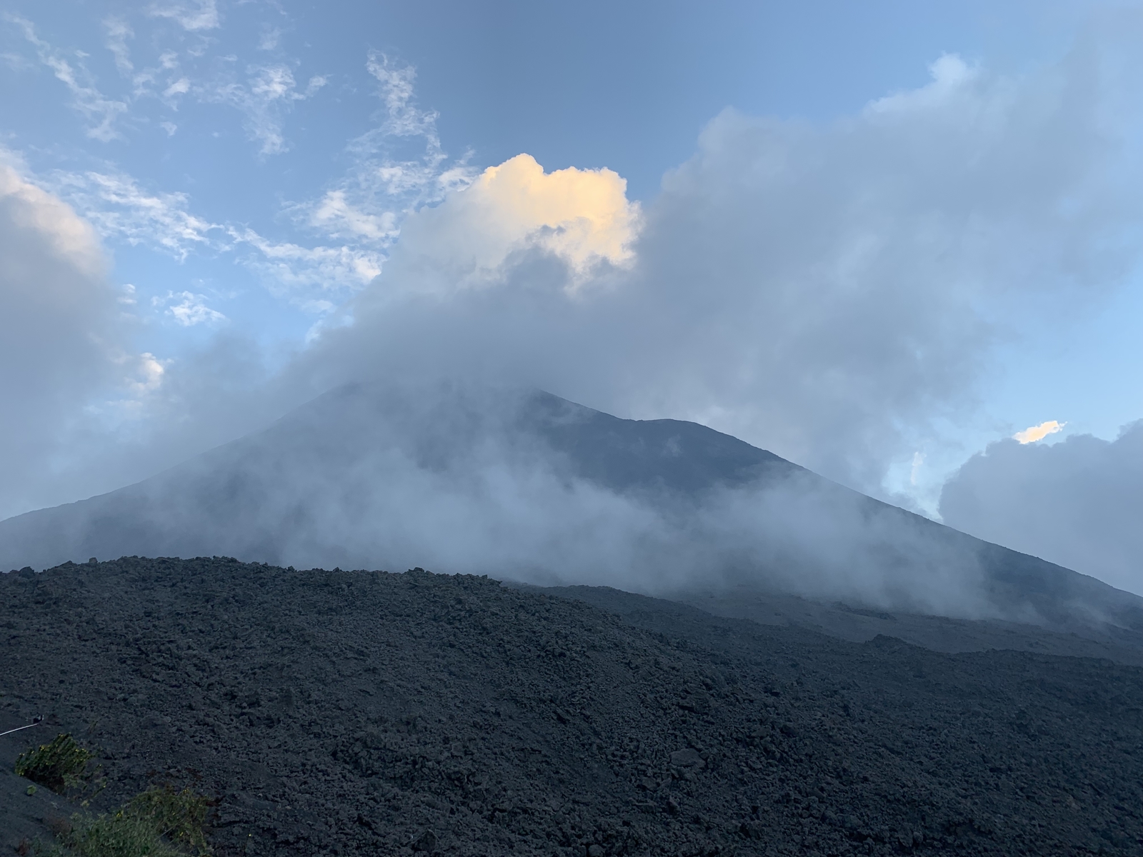 How I Climbed an Active Pacaya Volcano in Guatemala and Nearly Burned a Drone in Lava Fire - My, Volcano, Guatemala, Travels, Climbing, Lava, Drone, Longpost, Pacaya Volcano