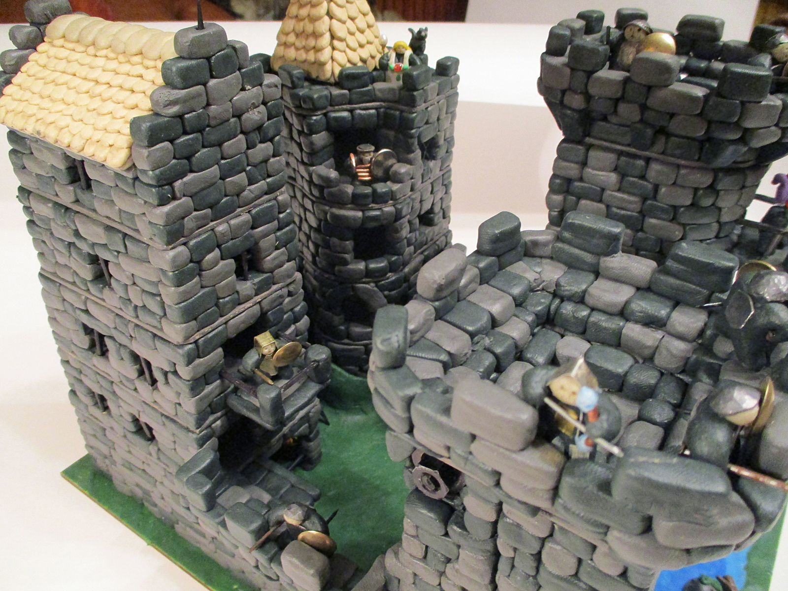 Создаем своими руками средневековый замок из пенопласта: Мастер-Классы в журнале Ярмарки Мастеров