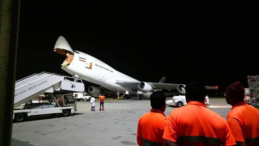 Donkey with an overloaded trailer. - Aviation, Boeing, Unloading, Fail