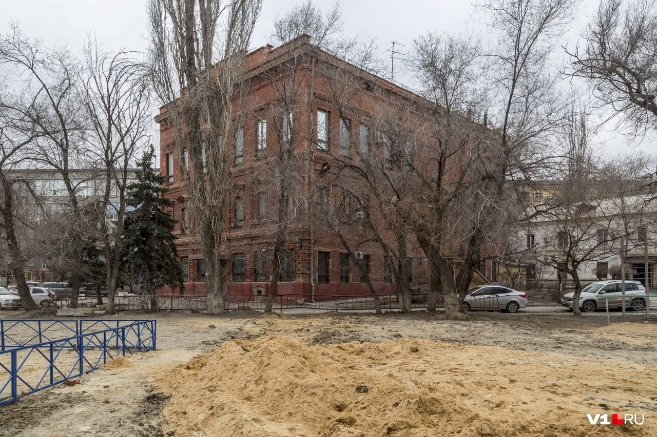 When utilities played reenactors - Volgograd, Housing and communal services, Pit, The photo, Successful angle, Longpost