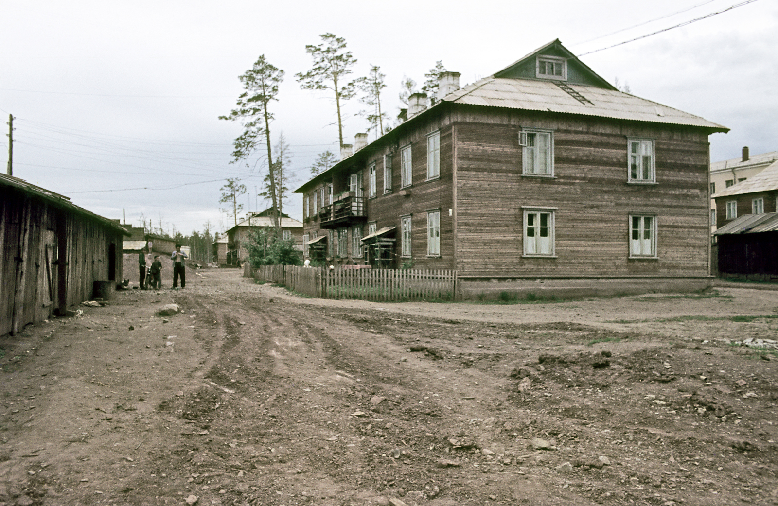 Братск иркутская область поселок. Чекановский поселок. Братск Гидростроитель старый. Братск бараки. Поселок Бикей.