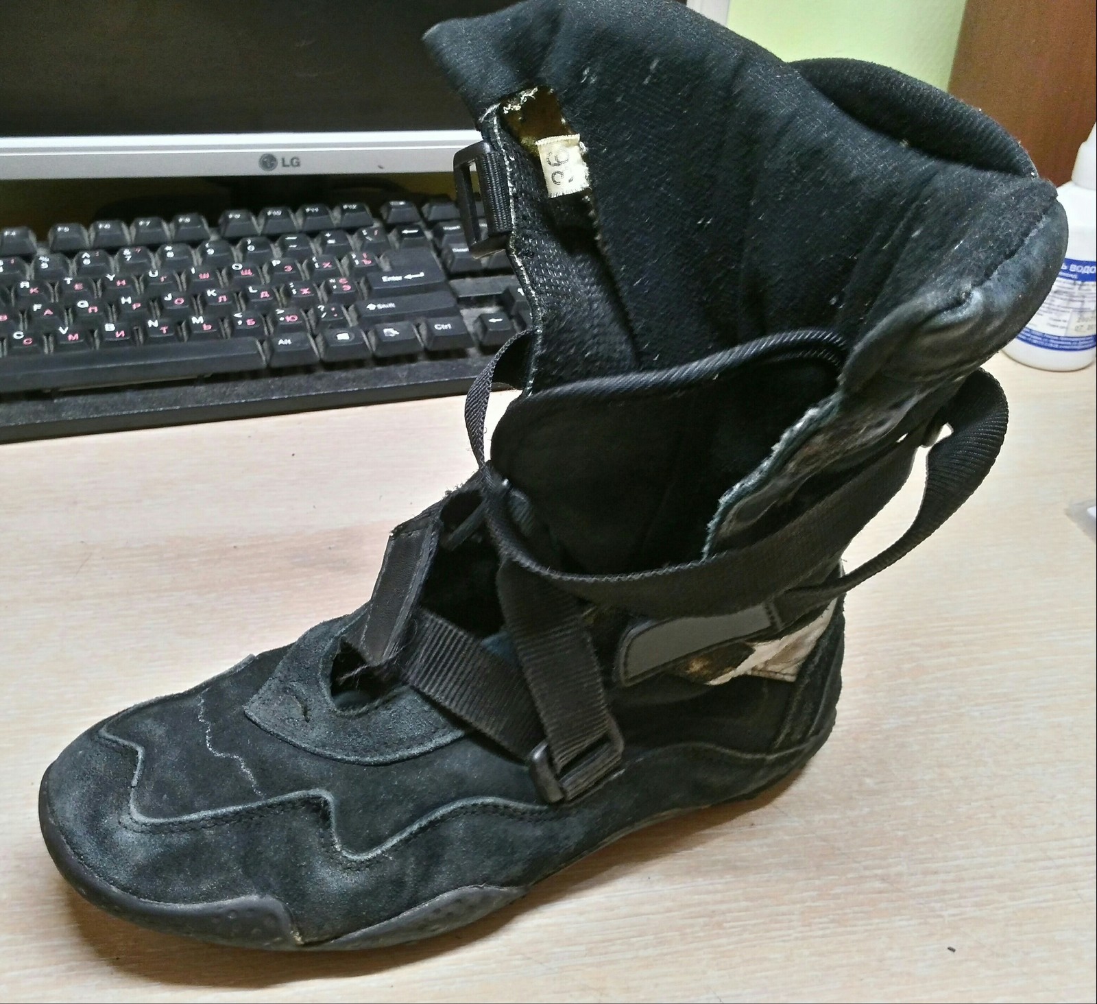 Does anyone know what these boots are called? Or at least what is the name of the company? Help me please. - Boots, Help, Name, Find, , Search, Cloth, Shoes, Longpost