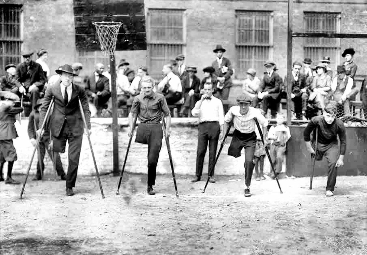 At the start of the race of one-legged veterans of the First World War, New York, 1918 - The photo, Veterans, New York, The race, Without legs