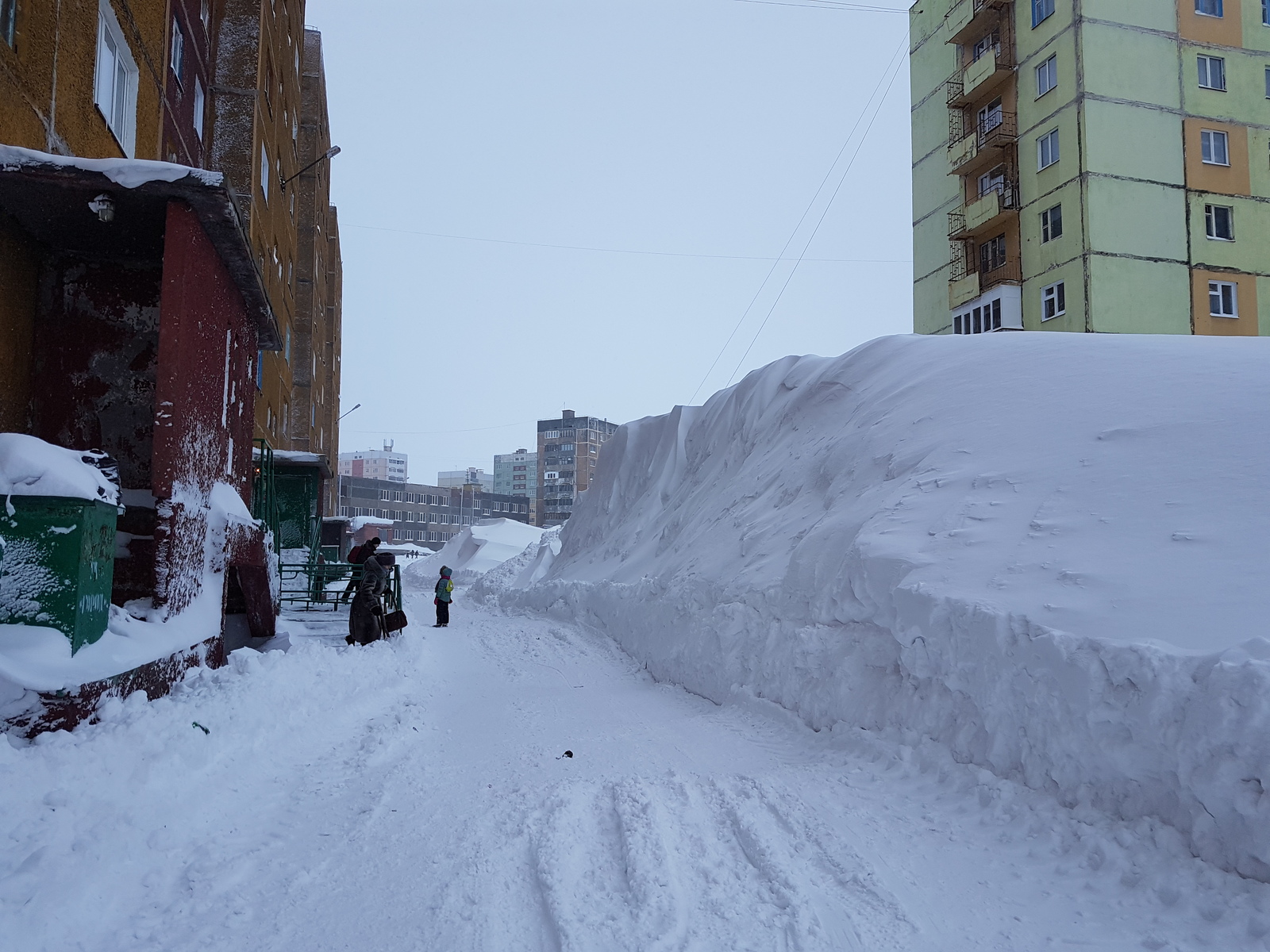 Сугробы из Норильска - Моё, Снегопад, Норильск, Весна