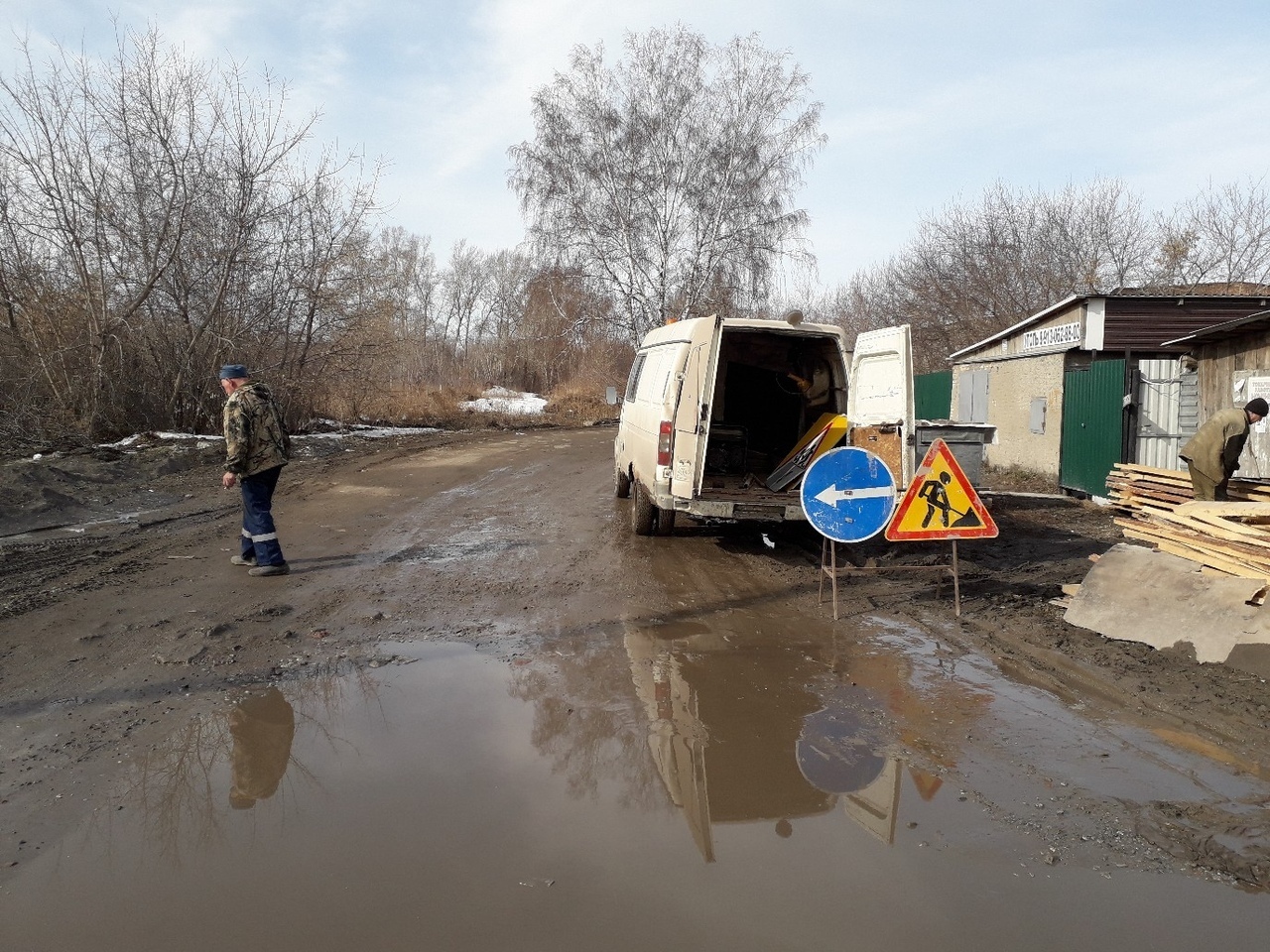 Спасатели и волонтёры спасали «утопающих» в Бердске | Пикабу