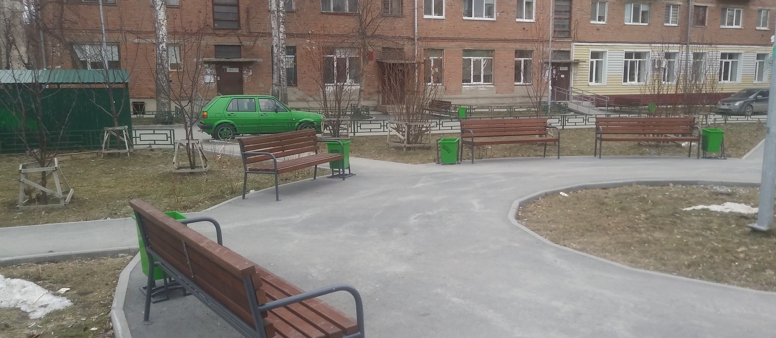 Paint all trash cans green - My, Car, Disguise, Courtyard, Color, Green